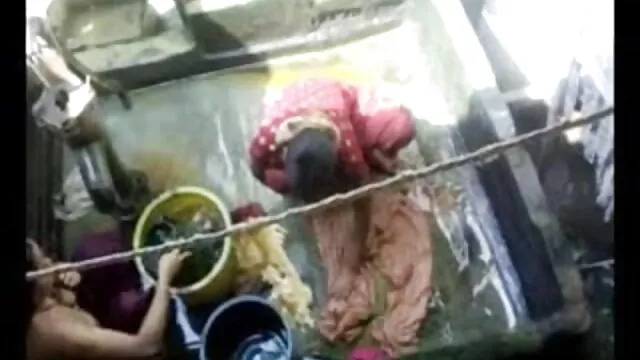 મમ્મી મારે તને ચોદવિ છે masturbates પર કામ સનીલીયોન ના સેકસી બીપી વીડીયો કરે છે