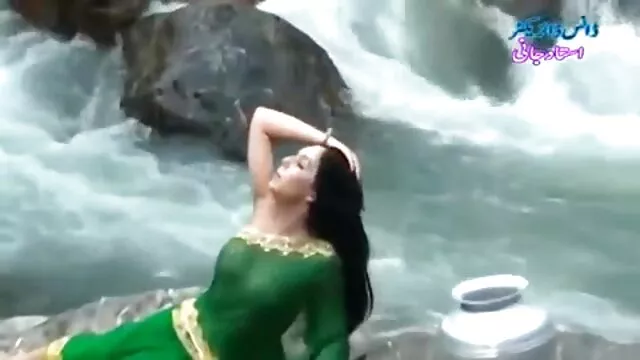ભારતીય મહિલા પ્રતિભાવ આપવા માટે સેકસી બીપી વીડીયો પોતાની જાતને છો, સફેદ