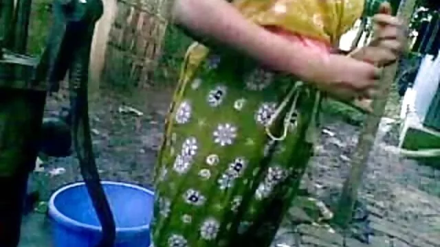 દંપતી આઉટડોર ત્રીપલ એક્સ સેકસી બીપી વીડીયો ગરમ પાણી