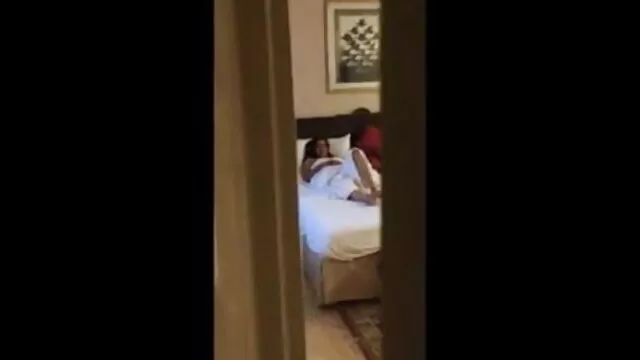 રમાય ફ્રન્ટ કેમેરા, અને masturbates ત્રીપલ એક્સ બીપી વીડીયો સેકસી પ્યાદાઓને
