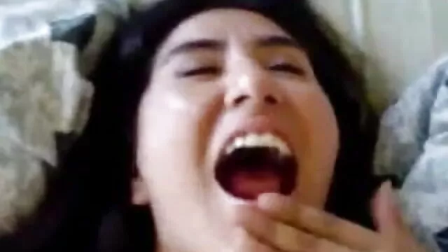 તેમ છતાં તેમણે વીડીયો સેકસી બીપી licks તેના pussy, પરંતુ વિશે વિચારે છે, અન્ય વસ્તુઓ!